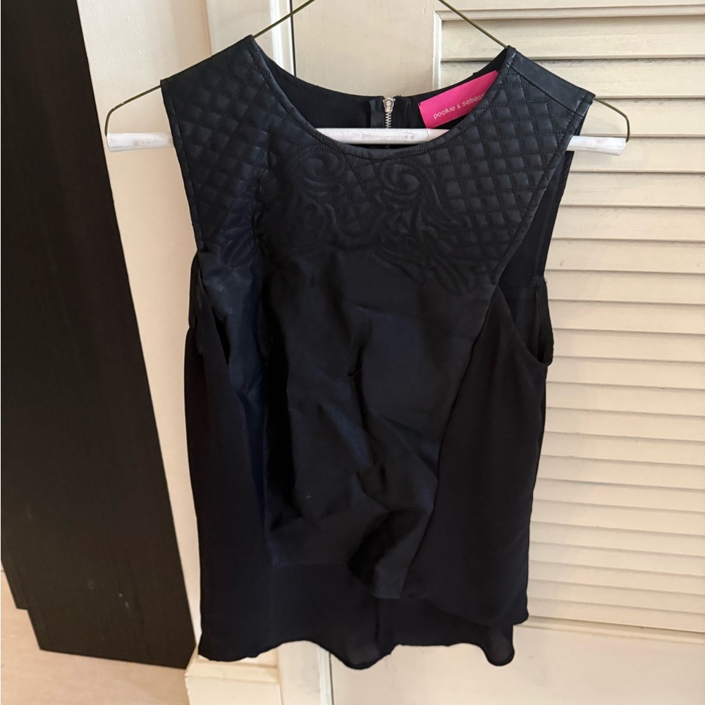 Chic Black Sleeveless Blouse